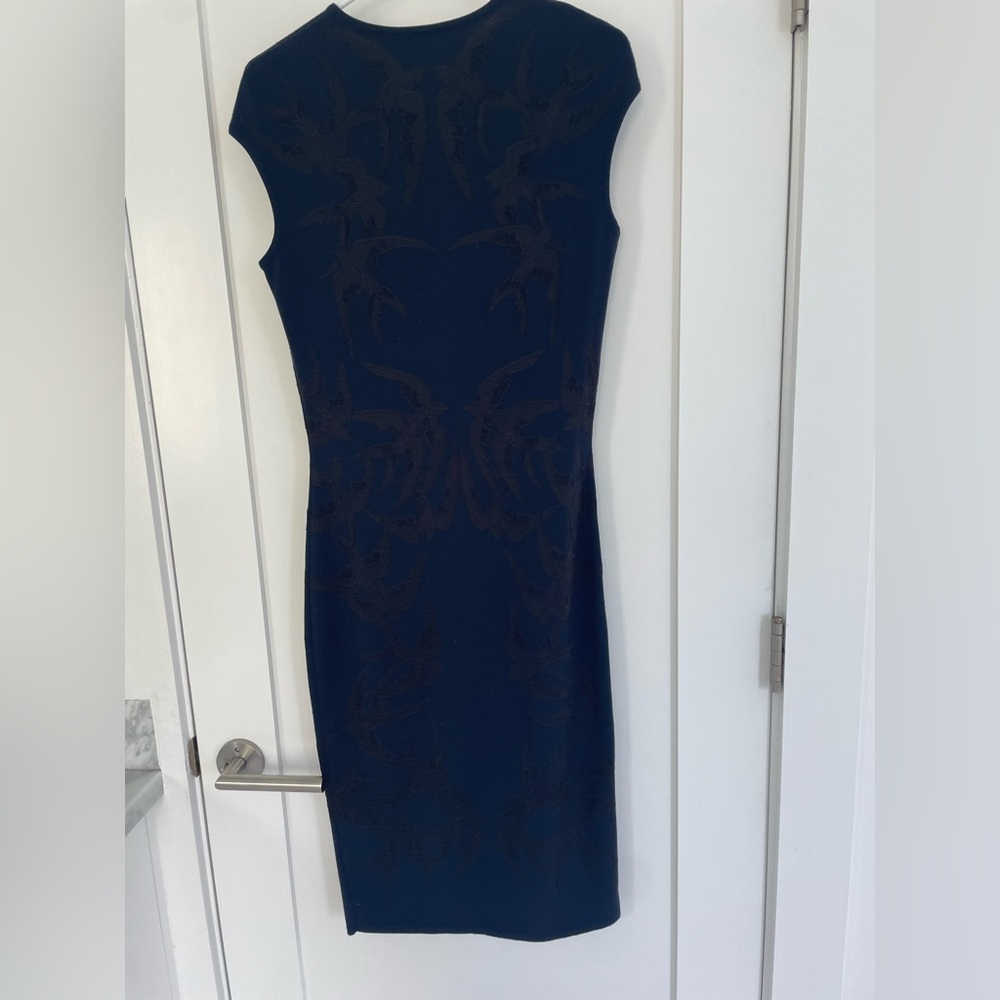 Alexander McQueen Blue and Black Sleeveless Knit Sheath Dress - Picture 2 of 4
